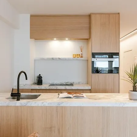 Huswell - Trendy On Location In For 7 Apartment