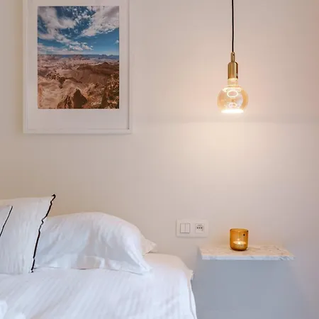 Huswell - Trendy On Location In For 7 Apartment *